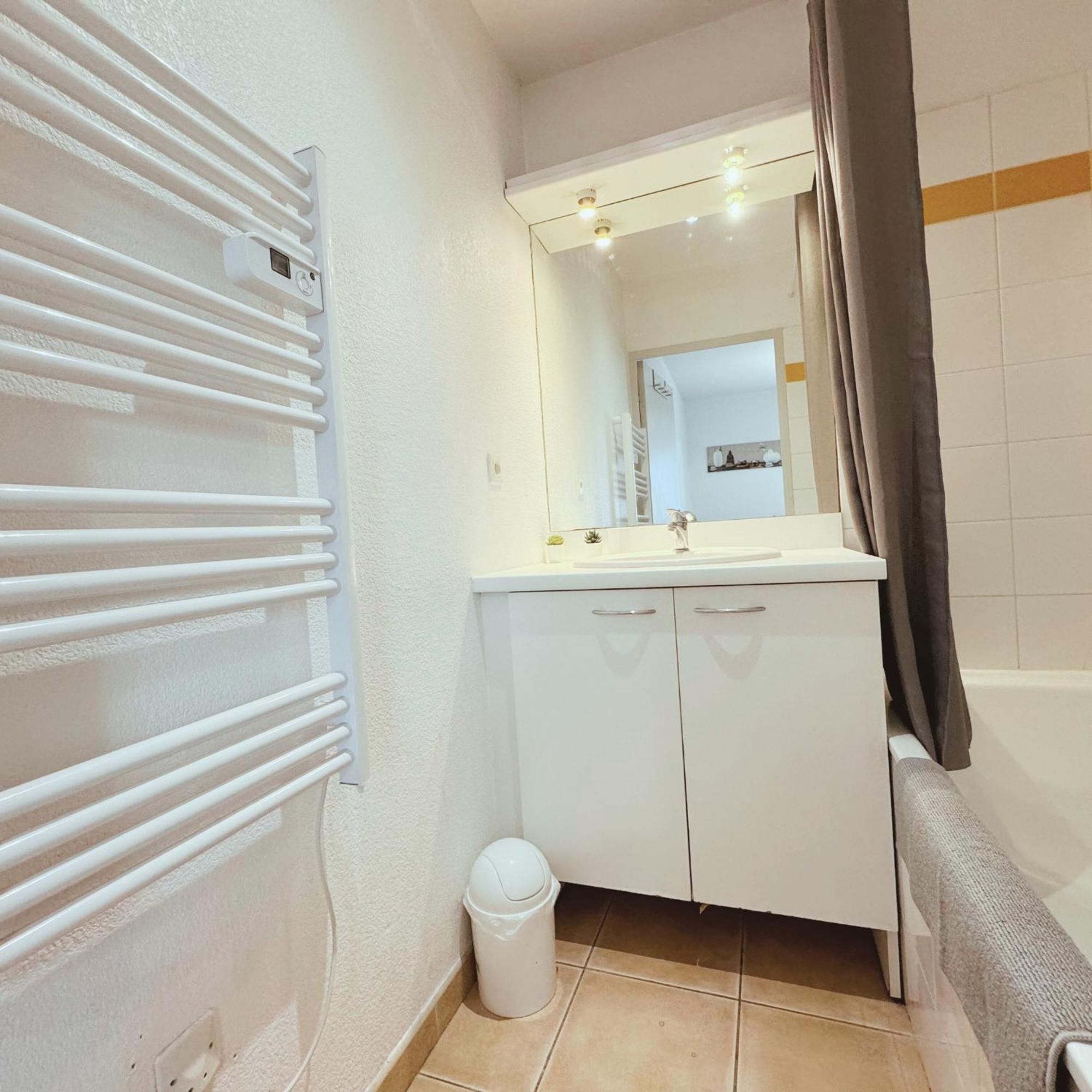 Appartement Residence Prive Avec Parking Wifi Clim Piscine Avignon Exterior foto