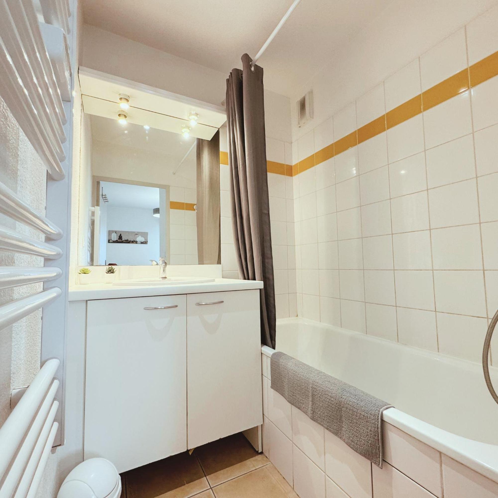 Appartement Residence Prive Avec Parking Wifi Clim Piscine Avignon Exterior foto
