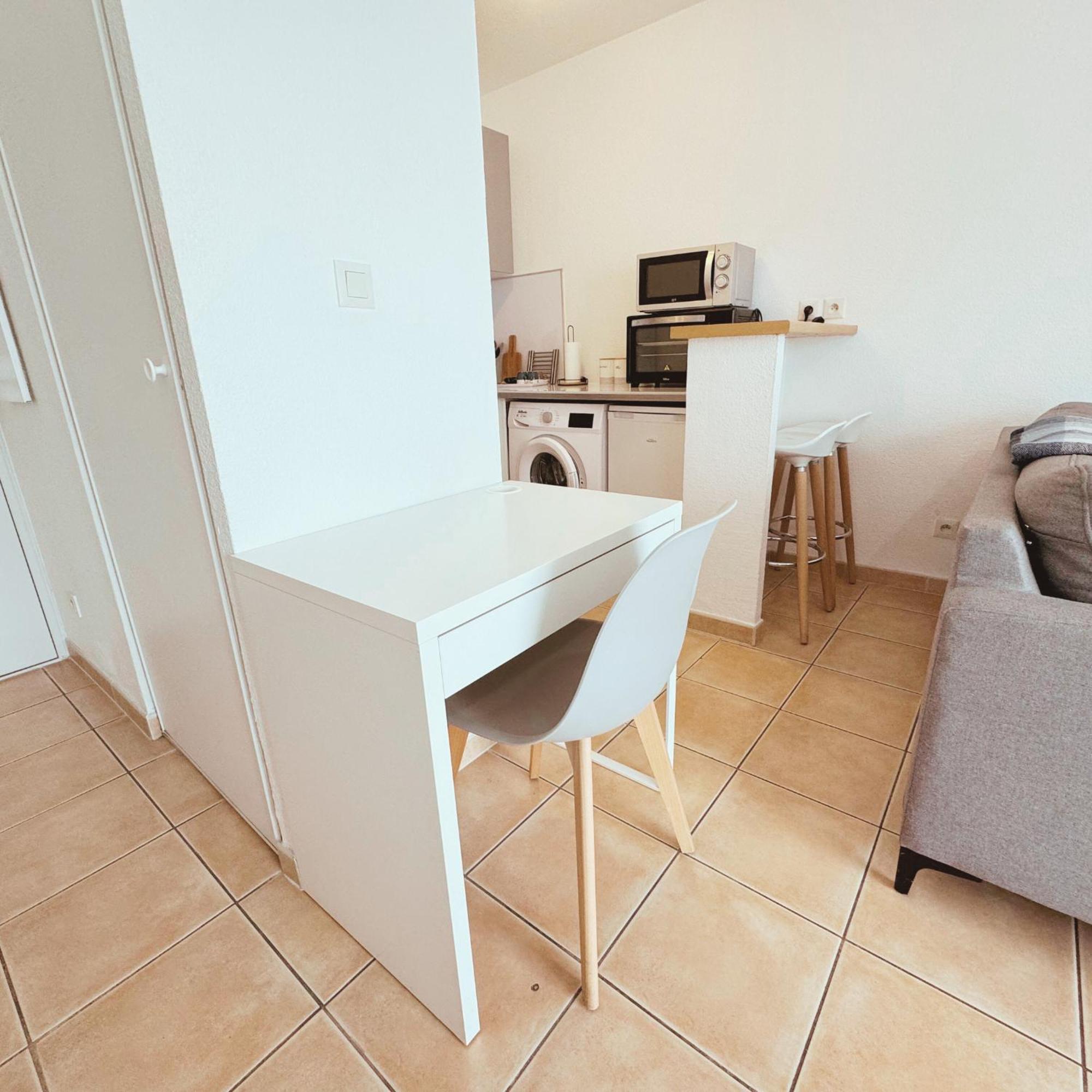 Appartement Residence Prive Avec Parking Wifi Clim Piscine Avignon Exterior foto